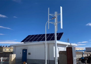 Гибридный ветро-солнечный проект мощностью 15 кВА в Цинхае
    